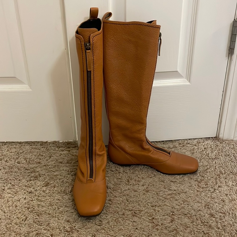 Vicini Italian Leather Tall Zip-Up Boots in Tan Color - NEW - Women’s Size 7.